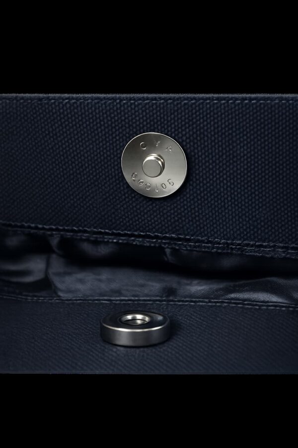 interior bolsa de loneta negra con cordón interior bolsa de loneta negra con cordón