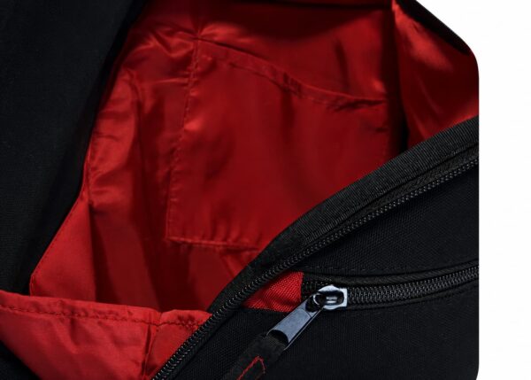 interior mochila de pera de loneta negra