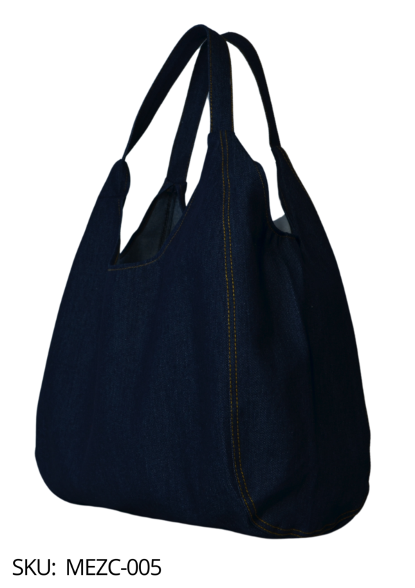 Bolsa de mezclilla tipo camiseta.